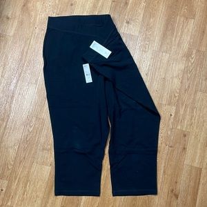 New with tags LIVI active capri leggings black